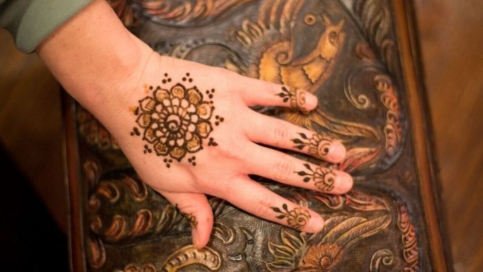 simple-bharwa-mehndi-designs