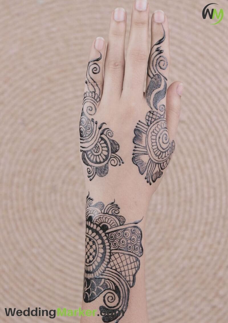 simple mehndi design for back hand 15