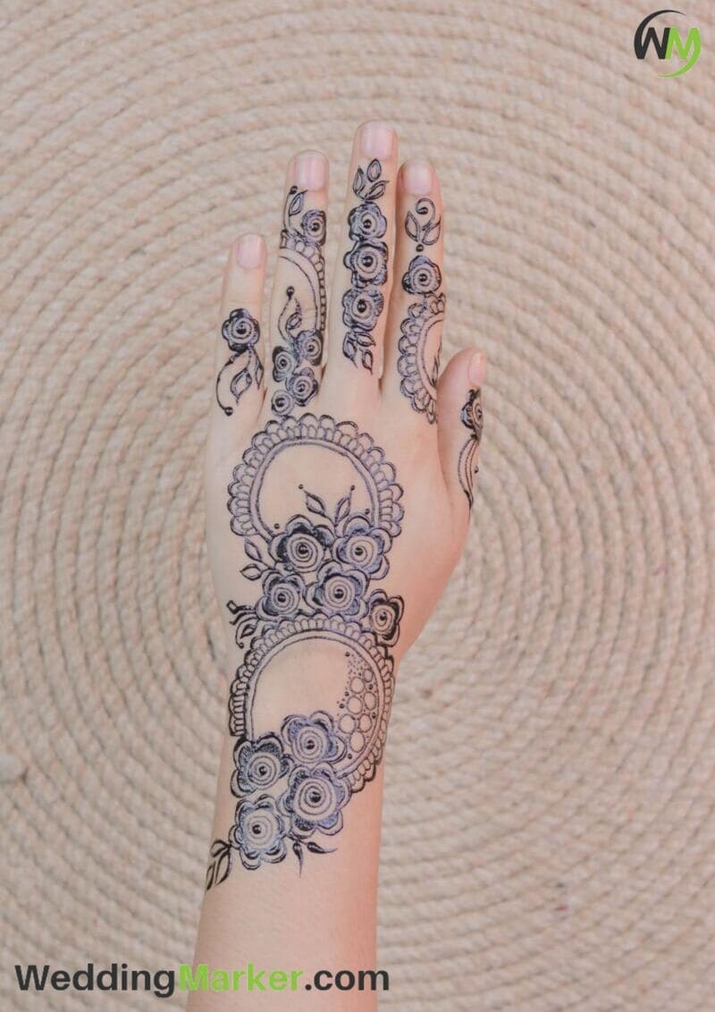 simple mehndi design for back hand 18