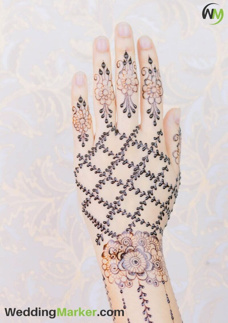 simple mehndi design for back hand 24