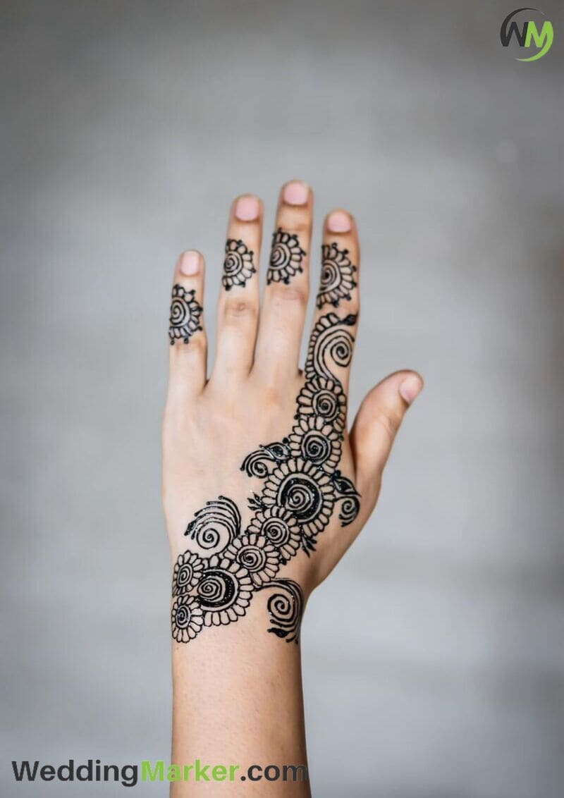 simple mehndi design for back hand 4