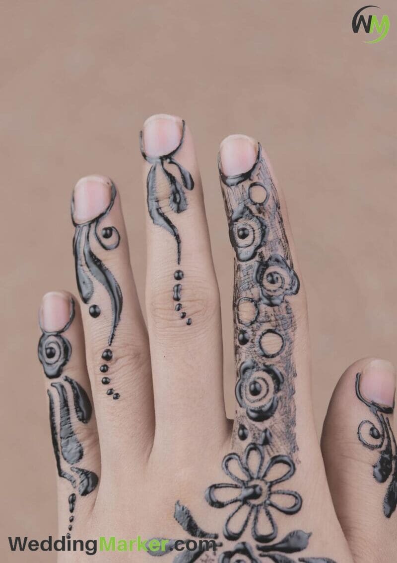 simple mehndi design for finger 10