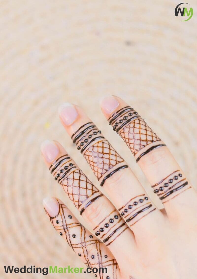 simple mehndi design for finger 16