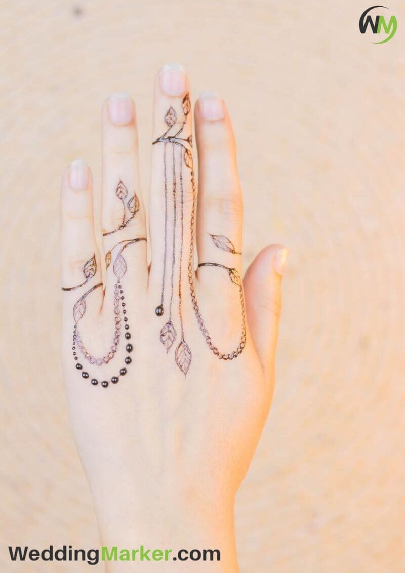 simple mehndi design for finger 18