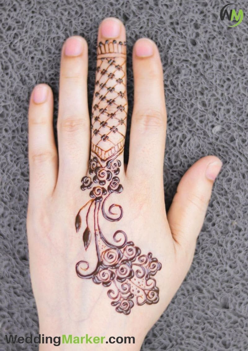 simple mehndi design for finger 24