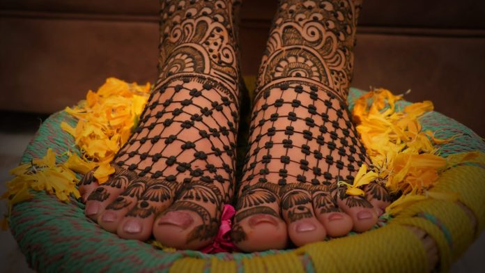 simple mehndi designs for foot