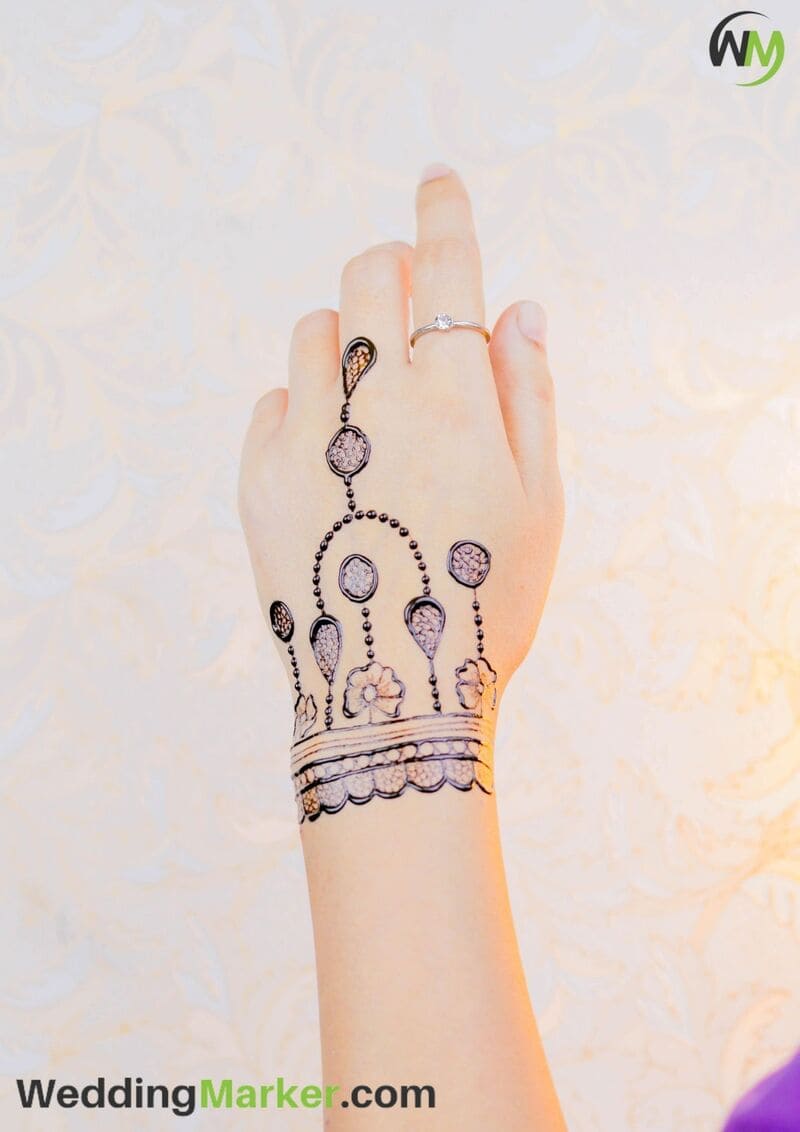 simple mehndi designs for wrist 14