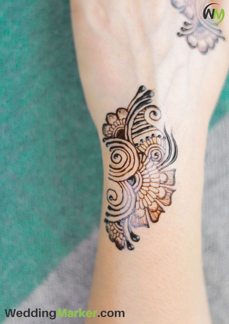 simple mehndi designs for wrist 23