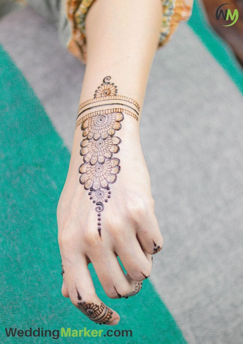 simple mehndi designs for wrist 25