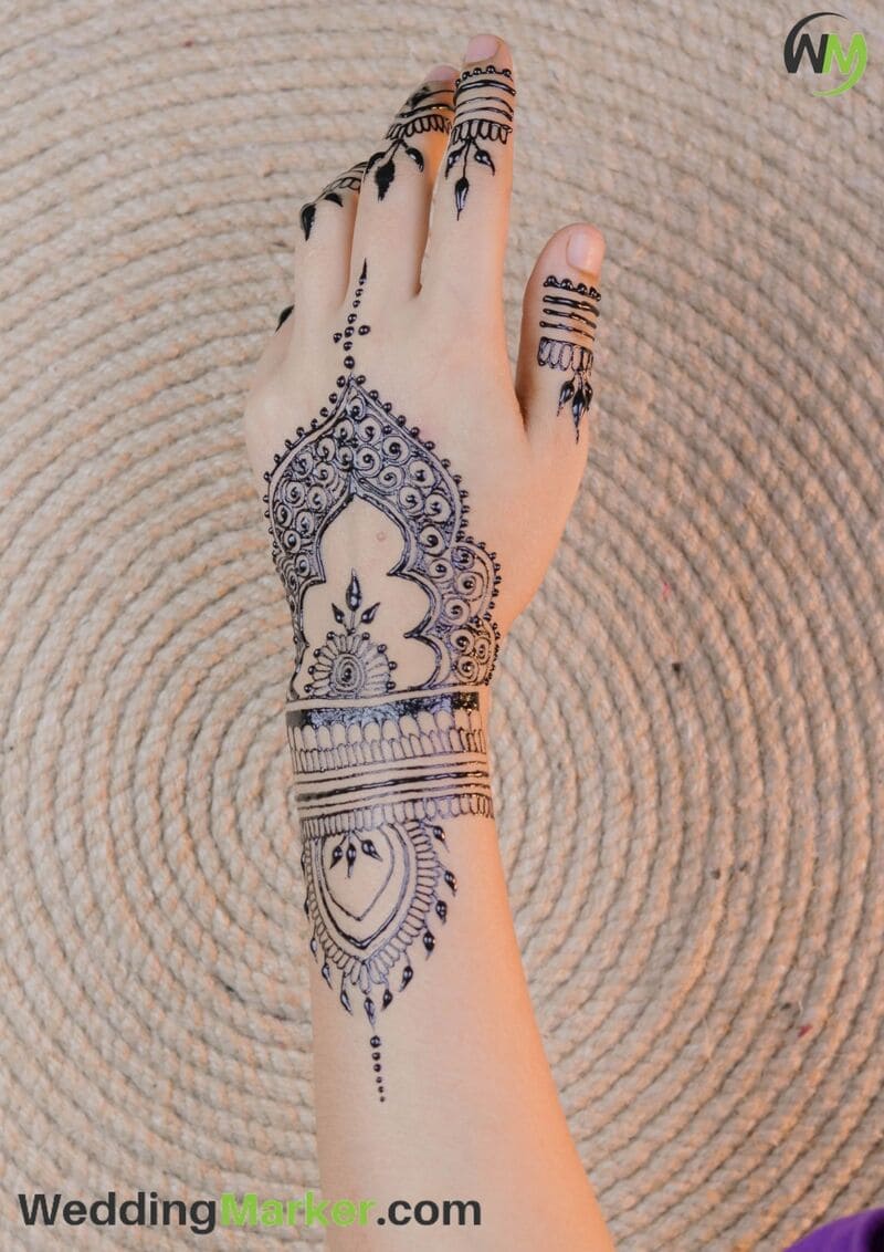 simple mehndi designs for wrist 7