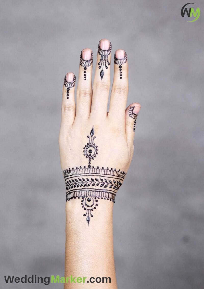 simple mehndi designs for wrist 9